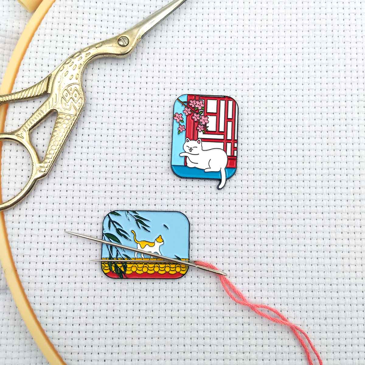Needle Minder Magnet - ที่เก็บเข็มแม่เหล็กน่ารักรูปแมว สำหรับงานปักครอสติช ที่วางเข็มรูปแมว ที่เก็บเข็มรูปลูกแมว ของขวัญอุปกรณ์เย็บปักถักร้อยสำหรับคนรักแมว
